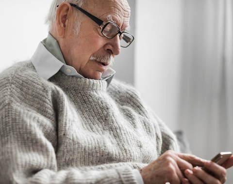 Rompiendo barreras: la brecha digital en la tercera edad
