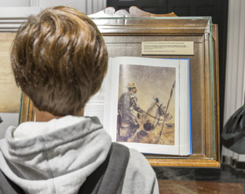 Visitante participa en actividades de la Fiesta de la Historia